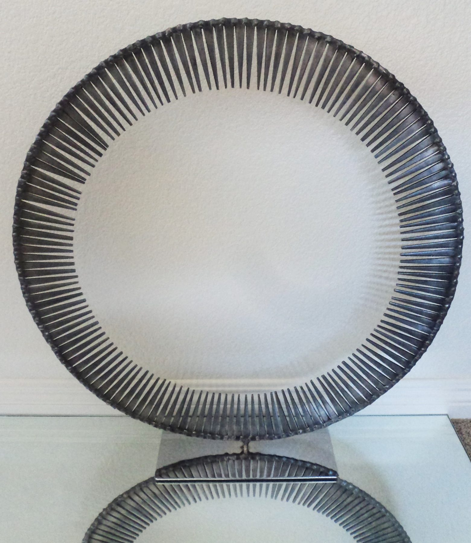 Geometric welded metal panel with intersecting lines